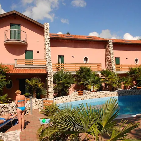 Spacious With Pool Vila